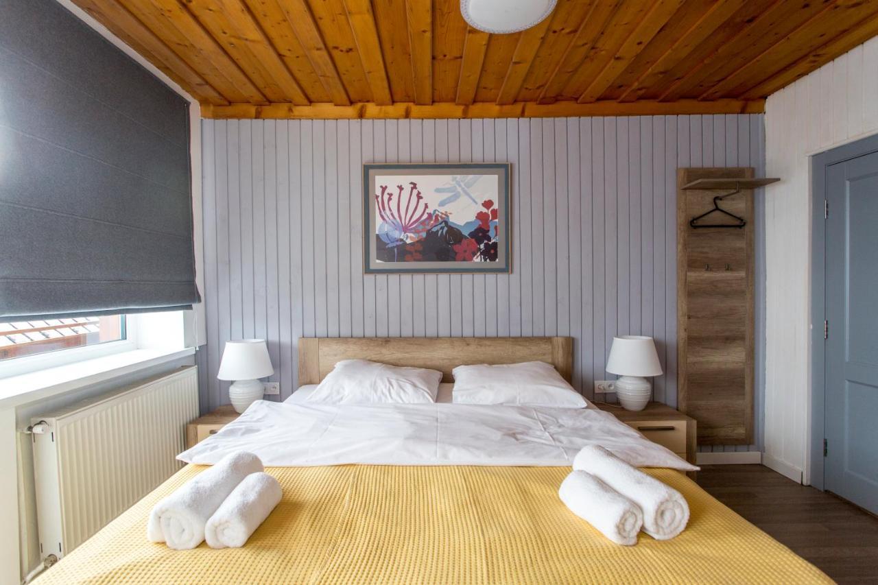 Guesthouse Yes In Bodice Exteriör bild
