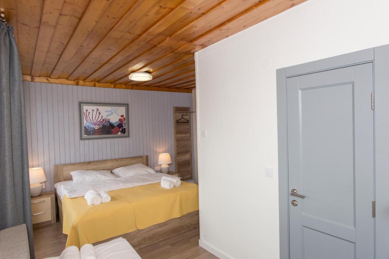 Guesthouse Yes In Bodice Exteriör bild